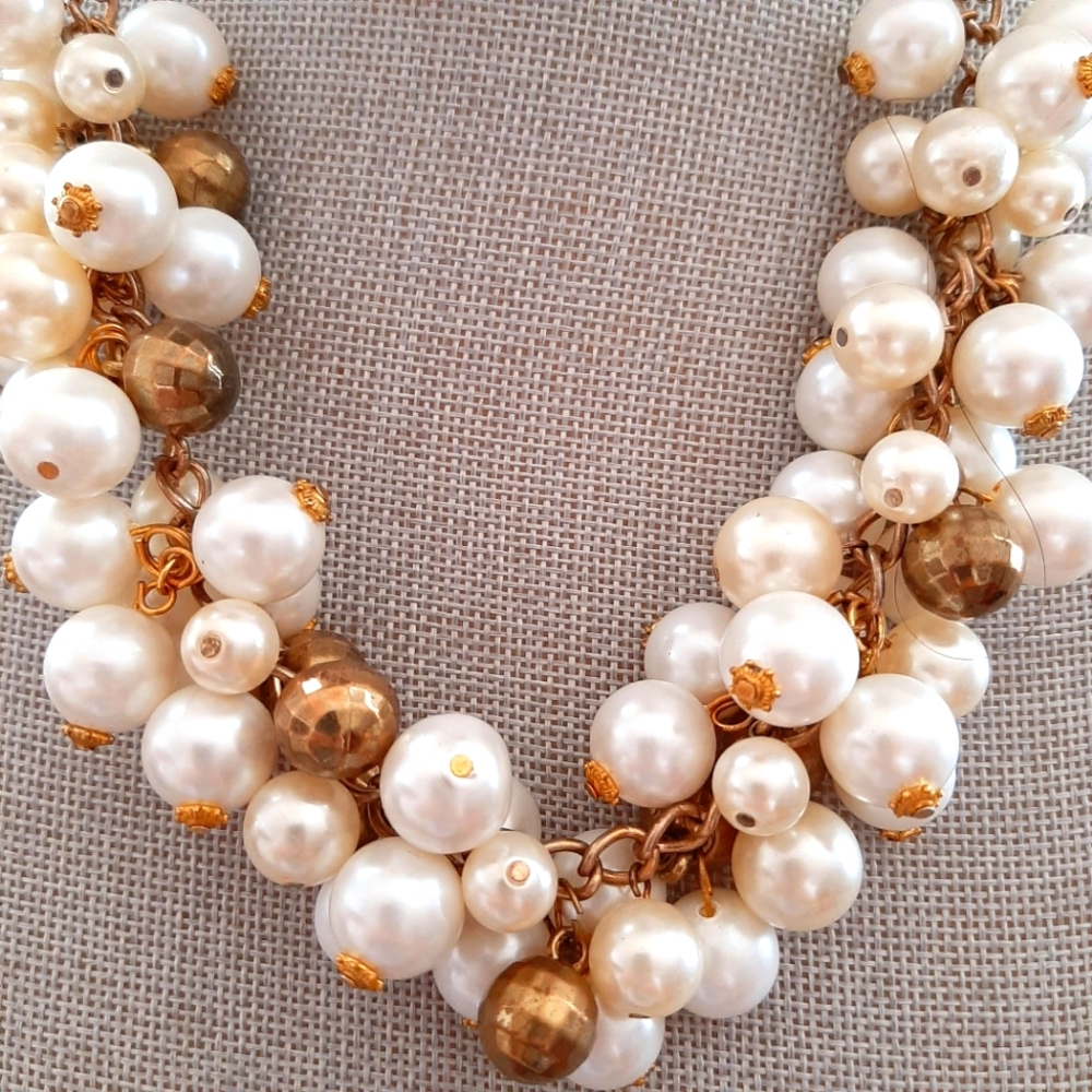 Beautiful Cluster Pearl Necklace - Picture 5 of 5